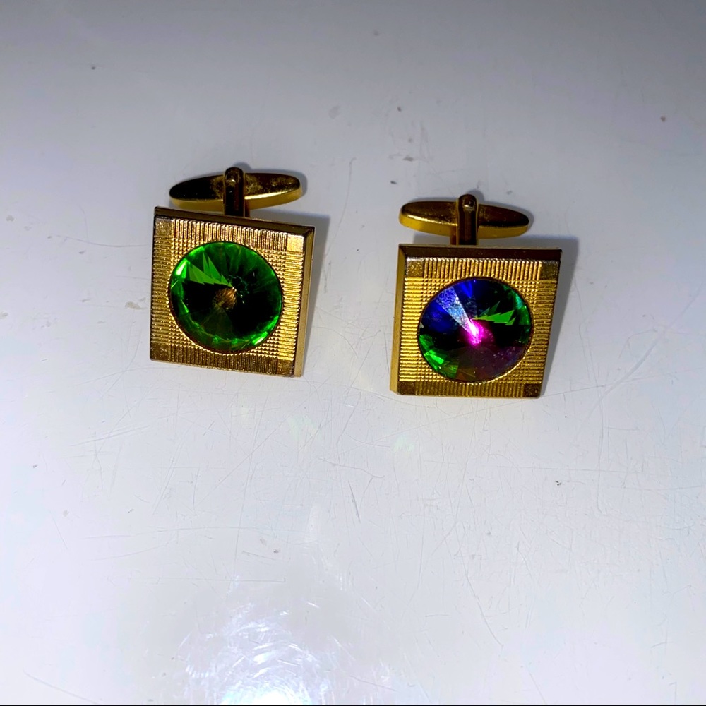 Kaleidoscope stone in gold toned‎ case cuff links